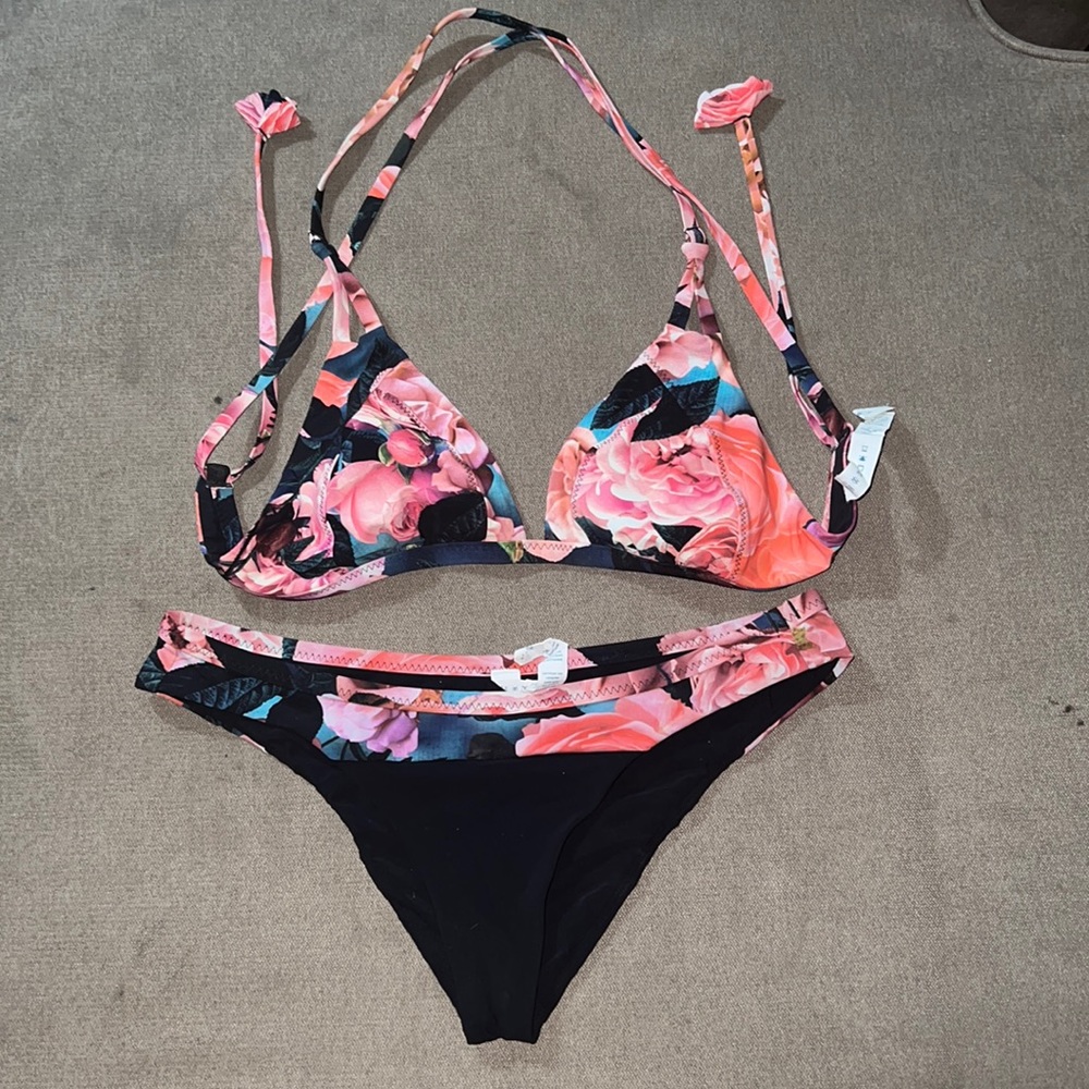 Lululemon Secret garden bikini